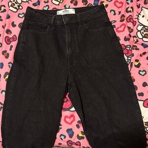 Hollister Curvy Ultra High Rise Mom Jean